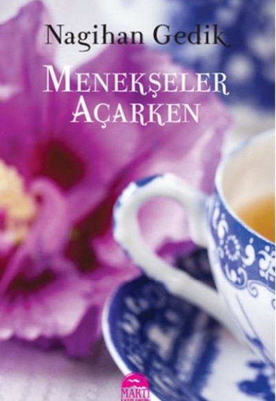 Menekşeler Açarken