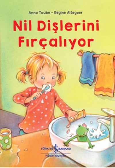 Nil Dişlerini Fırçalıyor